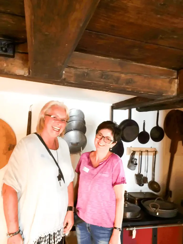 Gemeindeverwaltung Gossau ZH mit Ross und Wagen am Dürstelerhaus Geführte Besichtigung der Gemeindeverwaltung Gossau ZH im Dürstelerhaus