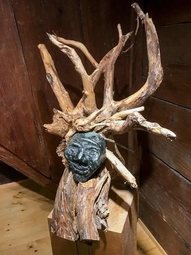 Stein und Holz Skulpturen – Kunst im Dürstelerhaus Abstrakte und gegenständliche Skulpturen von Ursula und Hugo Löwy