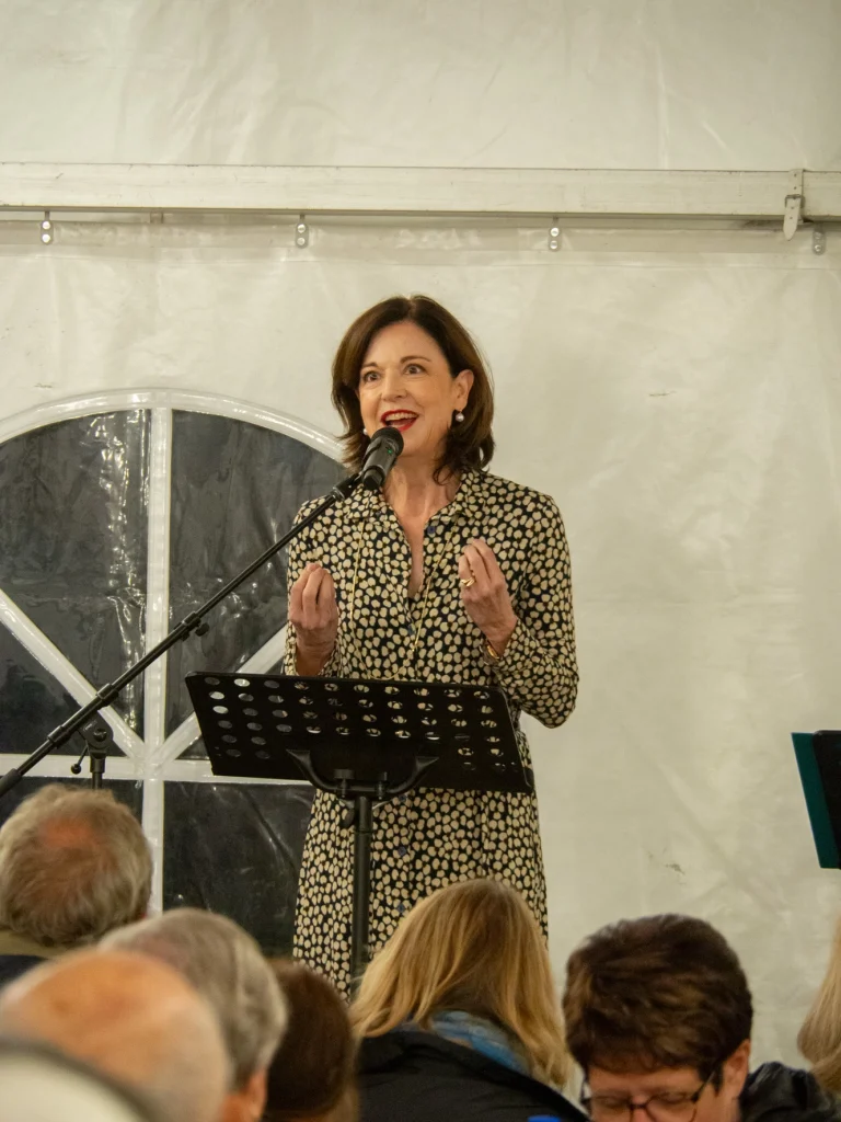 Regine Sauer, Nationalrätin hält ebenfalls eine Rede vor dem interessierten Publikum